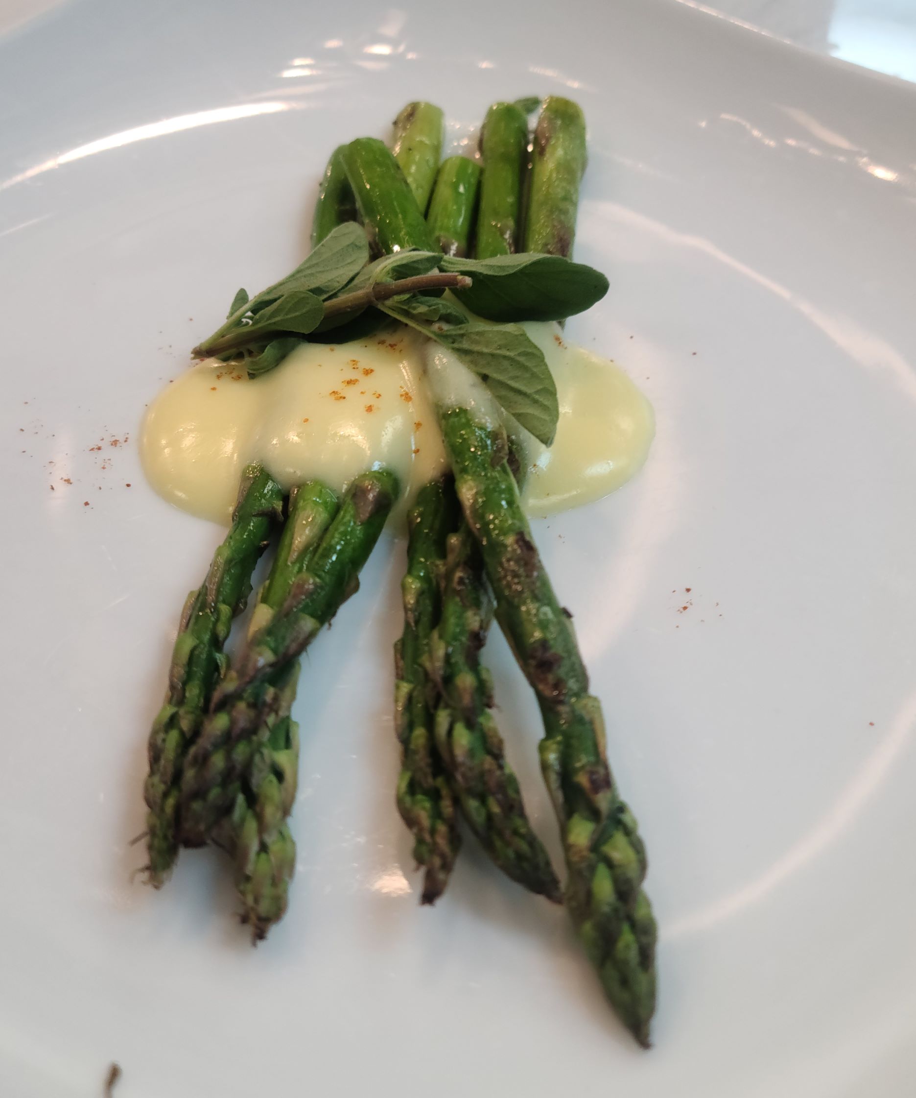 Hollandaise Asparagus